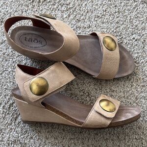 Taos Footwear Beige Wedge Sandals with Gold Accents